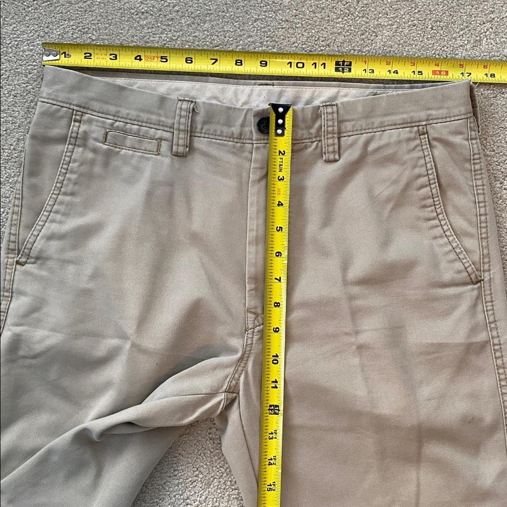 Life khaki a HAGGAR Co. relaxed straight 32X32 cotton/poly blend khaki pants - Picture 12 of 16